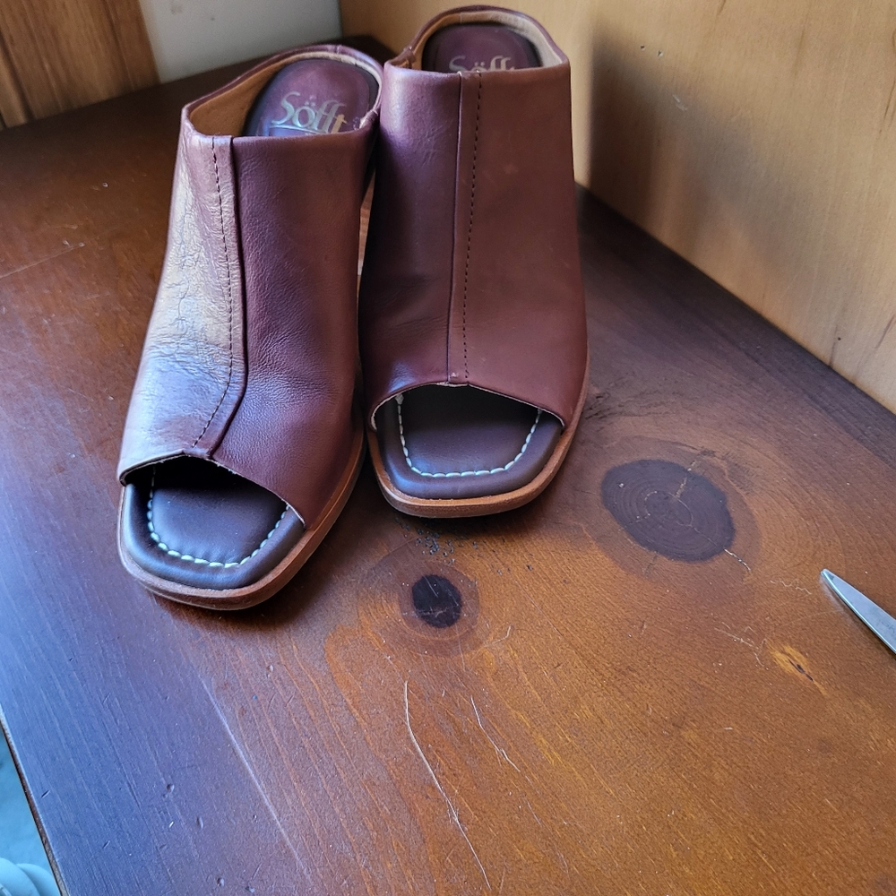NEW Sofft Leather SLIDES - Size 6.5